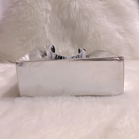 Victoria’s Secret Metallic Silver Shopping Bag NWT Excellent Condition - Picture 4 of 8